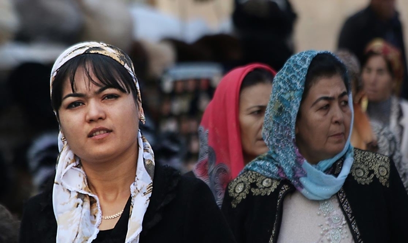 No Uzbequistão, a submissão da mulher deve ser total a seus pais e maridos, quando casadas. Essa situação agrava a perseguição a cristãs no país. (Foto: Divulgação/Foto Ilustrativa/Portas Abertas)