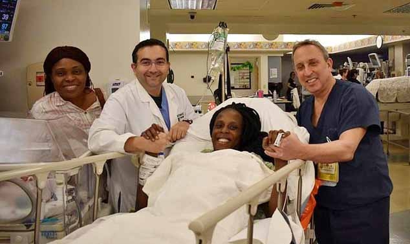Thelma Chiaka, que mora em Houston, deu à luz quatro meninos e duas meninas. (Foto: Divulgação/Hospital do Texas)