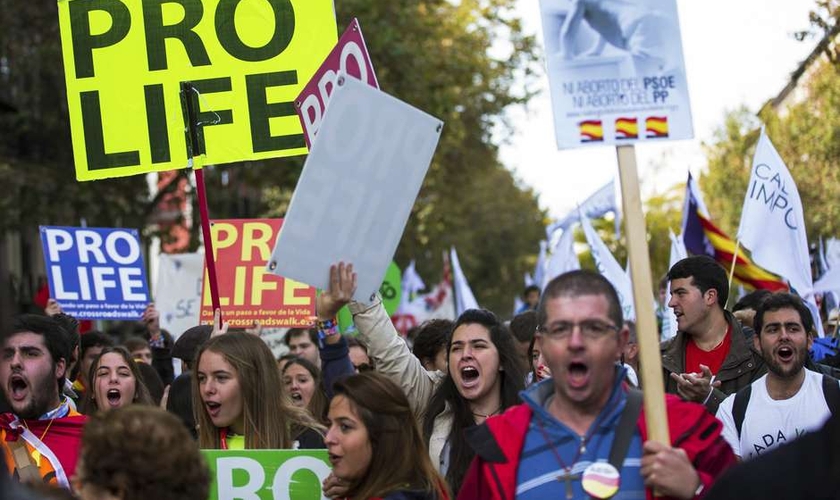 Em 2014, aproximadamente 1 milhão de pessoas foram às ruas para protestar contra o aborto na Espanha. (Foto: Sergio Pérez / Reuters)