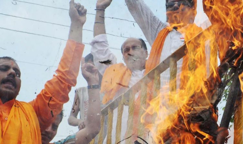 Radicias hindus usam práticas de tortura para fazer cristãos negarem a fé em Cristo. (Foto: Reprodução/World View)