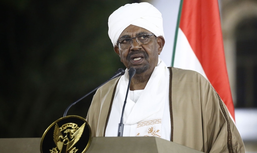 Omar al-Bashir durante um pronunciamento à nação sudanesa. (Foto: Ashraf Shazly/AFP)