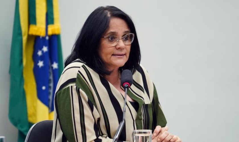 Ministra Damares Alves durante audiência da comissão de defesa dos direitos da mulher. (Foto: Pablo Valadares/Câmara dos Deputados)