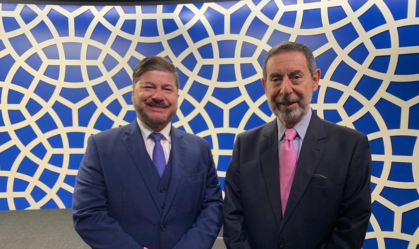 Joel Engel ao lado do embaixador Osmar Chohfi na Câmara de Comércio Árabe-Brasileira. (Foto: Ministério Engel)