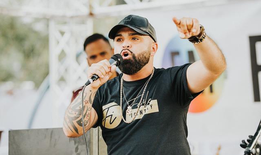 Luis Javier Ruiz contou sua história na Marcha da Liberdade, nos EUA. (Foto: Freedom March)