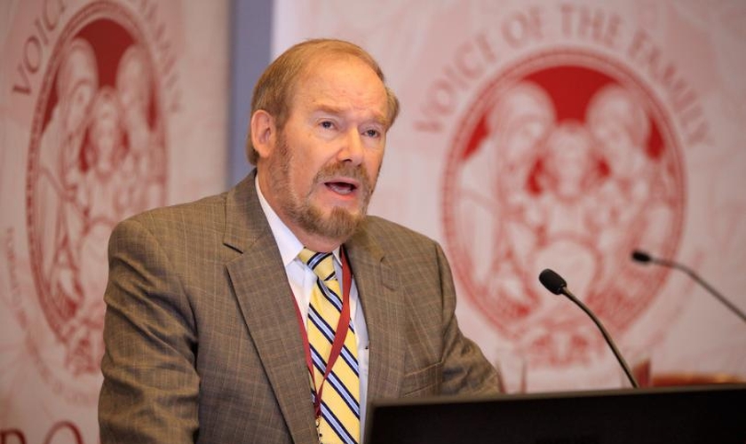 Steven Mosher, fundador e presidente do Population Research Institute, acusa China de extrair ÃµrgÃ£os de pessoas vivas. (Foto: ReproduÃ§Ã£o/LifeSite)