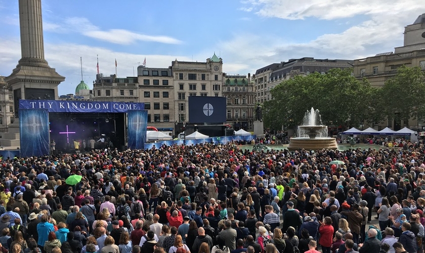 Milhares de cristãos se reuniram na Trafalgar Square, praça mais importante do centro de Londres. (Foto: Thy Kingdom Come)