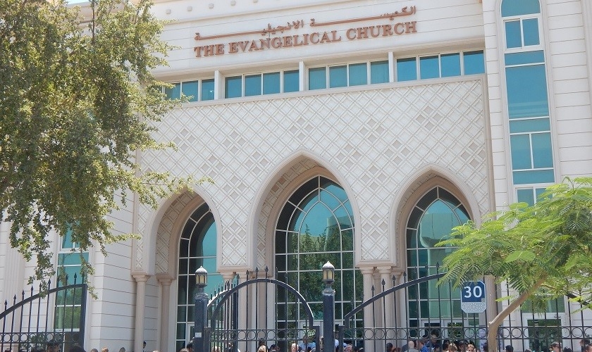 Fachada da Comunidade Evangélica de Abu Dhabi. (Foto: Reprodução/Facebook)