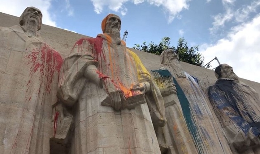Muro da Reforma vandalizado, em Genebra, 15 de julho de 2019. (Foto: Reprodução/LemanBleu.ch)