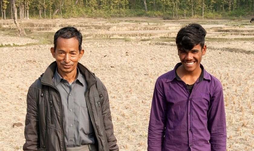 Homens se livraram de um acidente que poderia ser mortal através da oração. (Foto: Gospel For Asia)