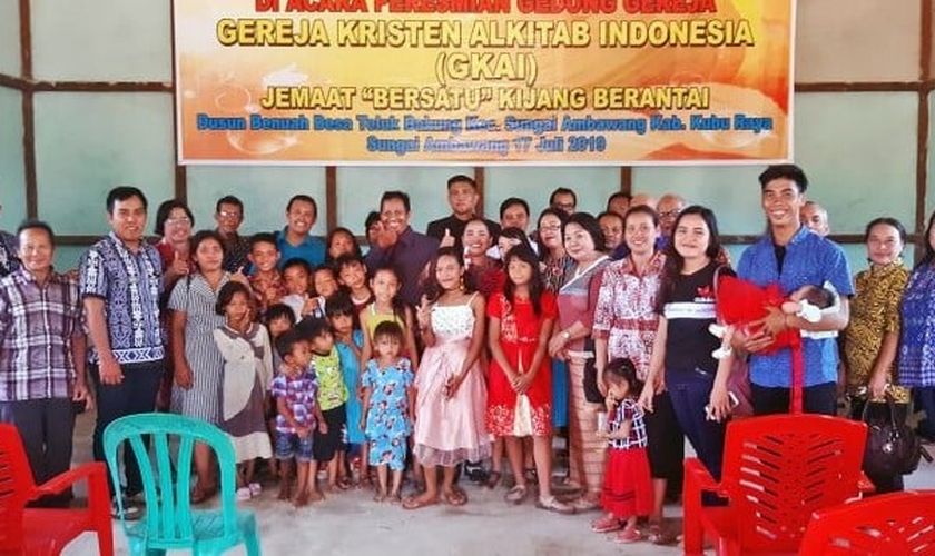 Crentes reunidos em sua congregação, na Indonésia. (Foto: Reprodução/MNN)