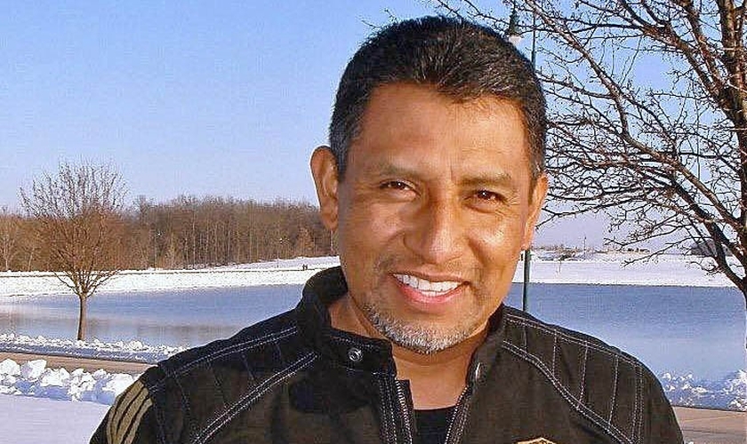 O pastor Alfrery Líctor Cruz Canseco foi morto na igreja. (Foto: Reprodução/NVI Notícias)