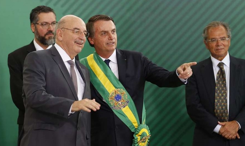 Presidente Bolsonaro e ministro Osmar Terra. (Foto: Reprodução/Renova Mídia)