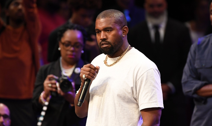 Kanye West tocou músicas e compartilhou uma mensagem de fé na Igreja Batista Missionária New Birth. (Foto: Paras Griffin)