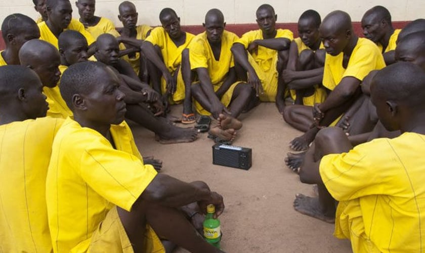 A Sociedade Bíblica de Uganda (BSU) está envolvida no projeto de Bíblias em áudio para prisioneiros no país. (Foto: Reprodução/BSU).