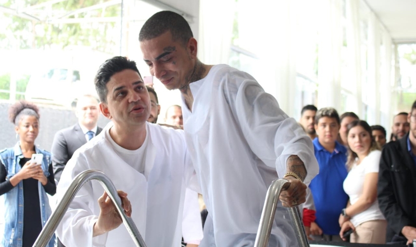 Funkeiro já frequenta a igreja há um ano. (Foto: Reprodução/ADALPHA)