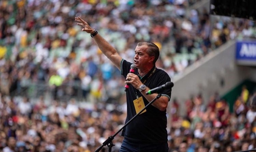 Luiz Hermínio em ministração no The Send Brasil, no Allianz Parque. (Foto: Instagram/Luiz Hermínio)
