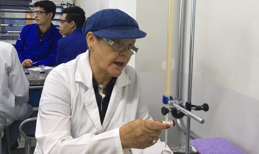 Allice Serafim, 73 anos, é aluna do curso de Engenharia de Produção. (Foto: Arquivo Pessoal)