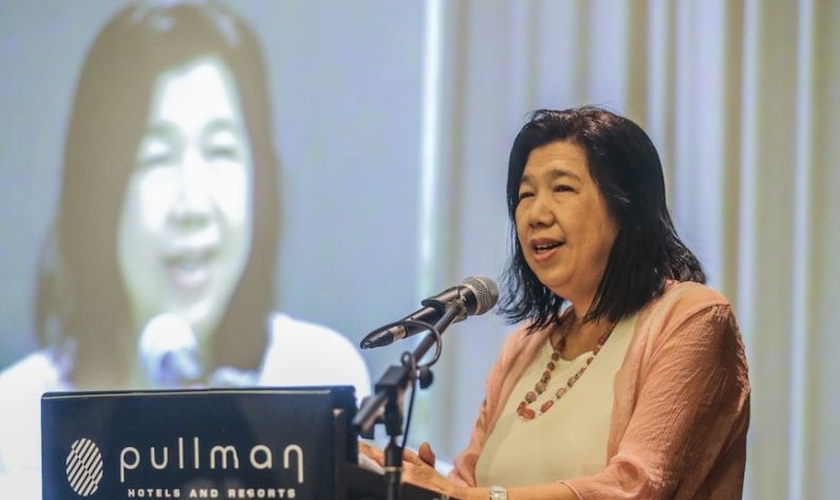 Susanna Liew, esposa do pastor desaparecido Raymond Koh, homenageada por sua incansável busca pela justiça e por pressionar os responsáveis pelo sequestro a serem punidos. (Foto: Reprodução/Firdaus Latif)