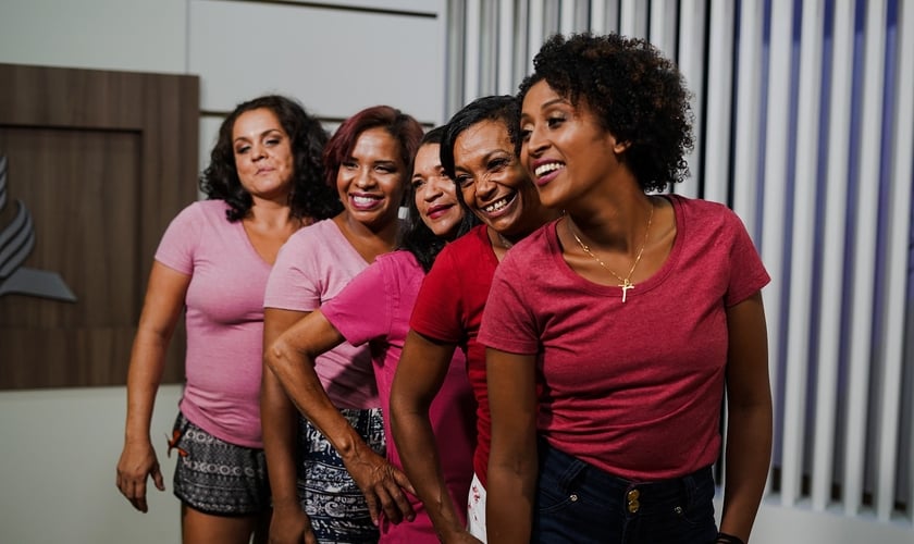 As mulheres participaram de sessão fotográfica após dia de beleza. (Foto: Arthur Henrique)