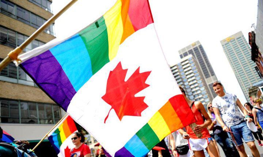 Canadá pressiona por lei que favorece opção homossexual. (Foto: Reprodução/Twitter/Metro)