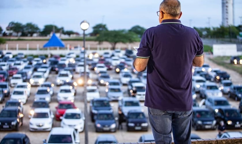 Igreja Verbo da Vida em Campina Grande promoveu culto drive-in. (Foto: Igreja Verbo da Vida)