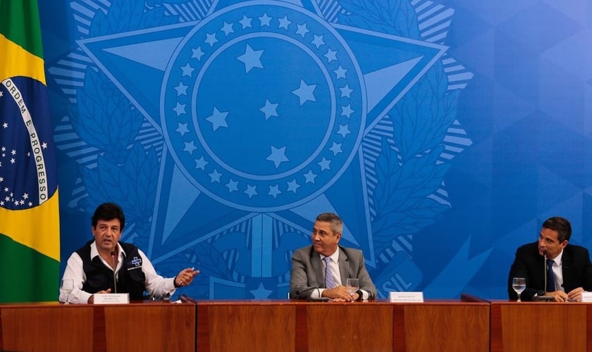 Ministro Luiz henrique Mandetta e equipe do Ministério da Saúde em coletiva de atualização sobre a Covid-19. (Foto: Marcelo Casal Jr/Agência Brasil)