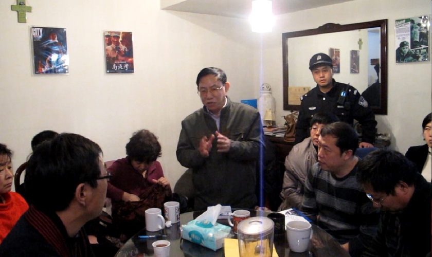Chineses são assediados dentro de casa. (Foto ilustrativa: Reprodução/RFA)