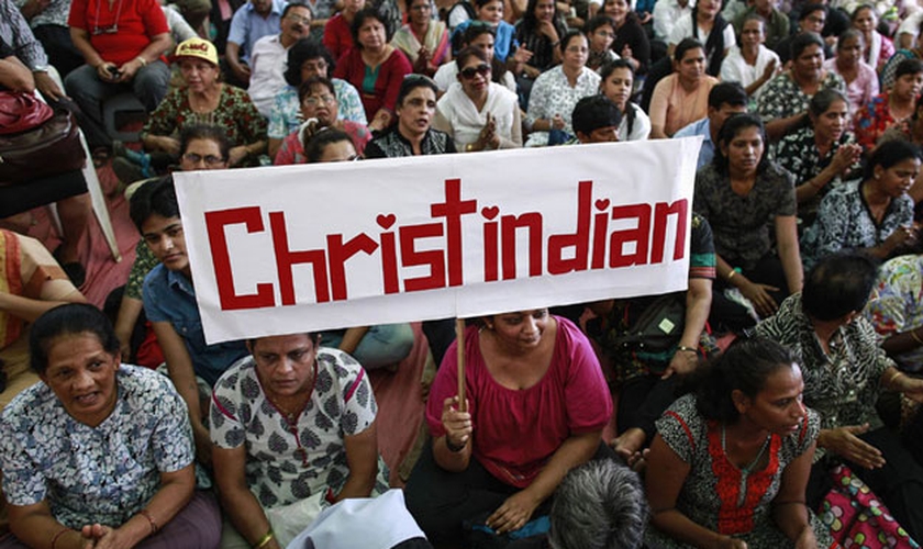 Cristãos protestam na Índia. (Foto: Reprodução/ The Express Tribune)