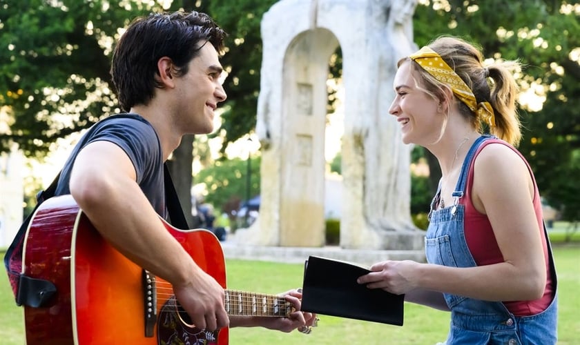 Cena do filme "I Still Believe", que conta a história de amor entre Jeremy Camp e sua primeira esposa, Mellisa, que morreu de câncer, após cerca de uma de casada com o cantor. (Foto: Divulgação)