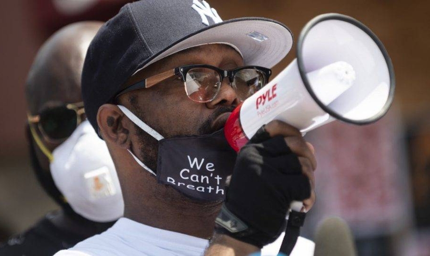 Terrence Floyd, irmão de George Floyd, pede o fim dos protestos violentos. (Foto: Reprodução/Stephen Maturen/ Getty Images/AFP)