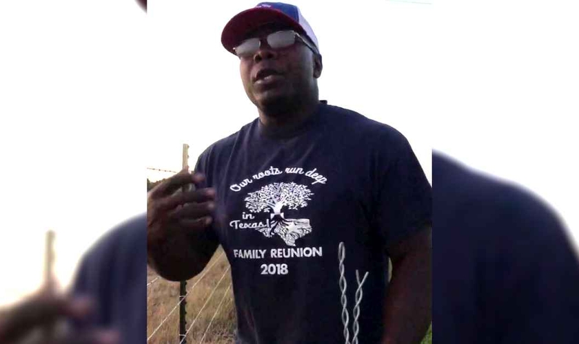 Jerry Roberts é funcionário em uma fazenda no Texas e seu vídeo está alcançando milhões de pessoas nas redes sociais. (Imagem: Facebook)