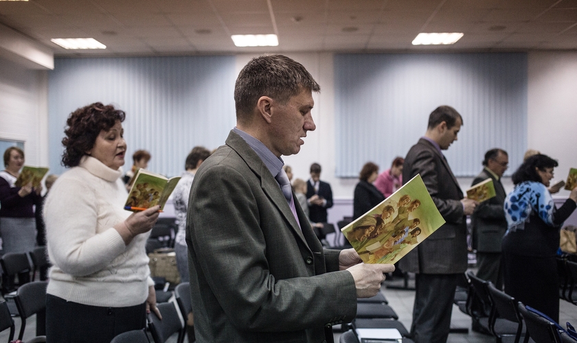 Testemunhas de Jeová durante reunião na cidade de Rostov do Don, na Rússia. (Foto: Alexander Aksakov/Washington Post via Getty Images)