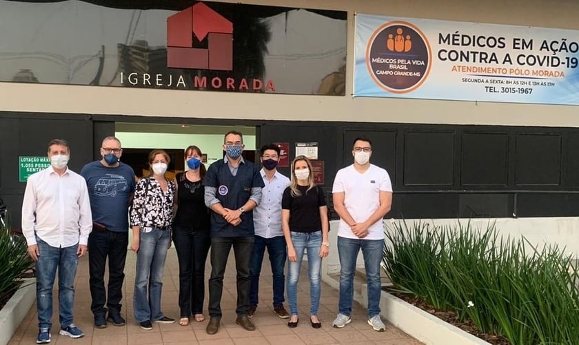 Voluntários do projeto “Médicos pela Vida Brasil”, da Igreja Morada (MS). (Foto: Reprodução / A Crítica)