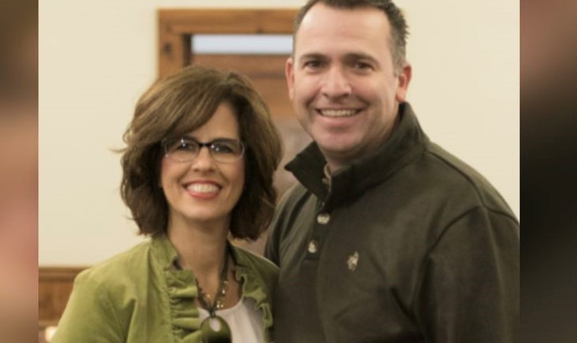 O Pr. John Jordan e sua esposa Stephanie. (Foto: Reprodução / AG)