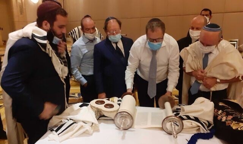 Judeus se reuniram para orar pela paz em Abu Dhabi, nos Emirados Árabes Unidos. (Foto: Raphael Ahren/Times of Israel)