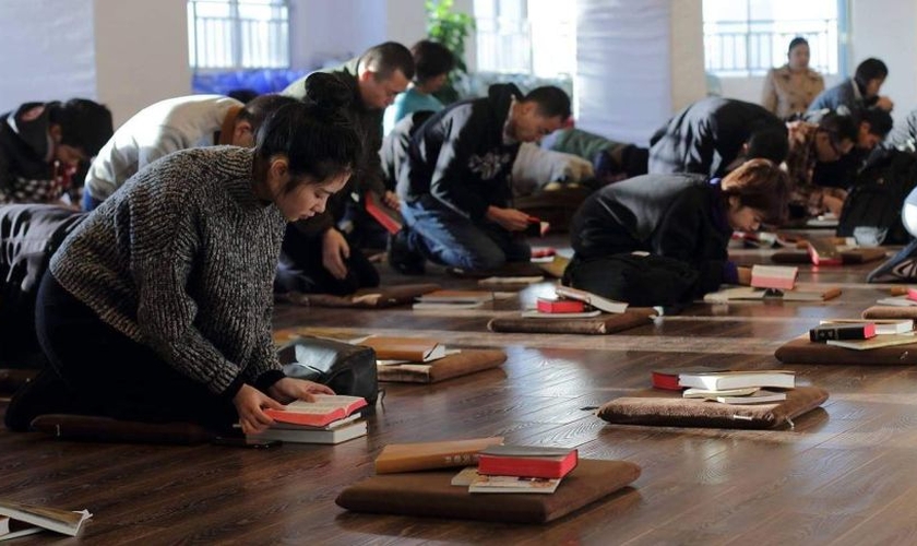 Chineses demonstram sua fé diante da perseguição comunista. (Foto: Reprodução / CSW)
