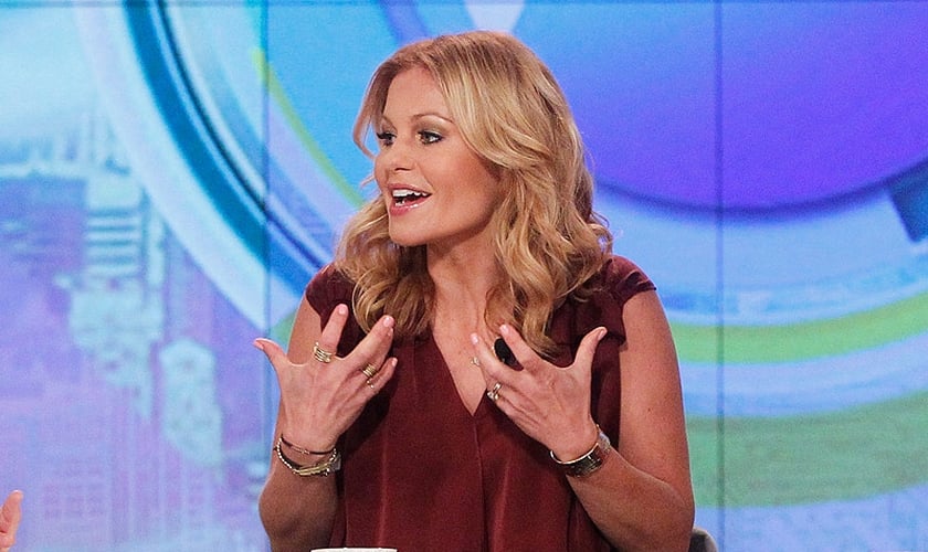 Candace Cameron integrou a bancada do programa 'The View' de 2015 a 2016 e desde que saiu tem sido procurada pela emissora a voltar, mas está recusando os convites. (Foto: ABC / Reprodução)