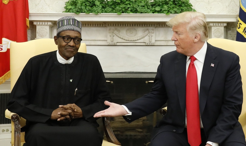 O presidente Donald Trump com o presidente da Nigéria Muhammadu Buhari no Salão Oval da Casa Branca em Washington, em 30 de abril de 2018. (Foto: Kevin Lamarque / Reuters)