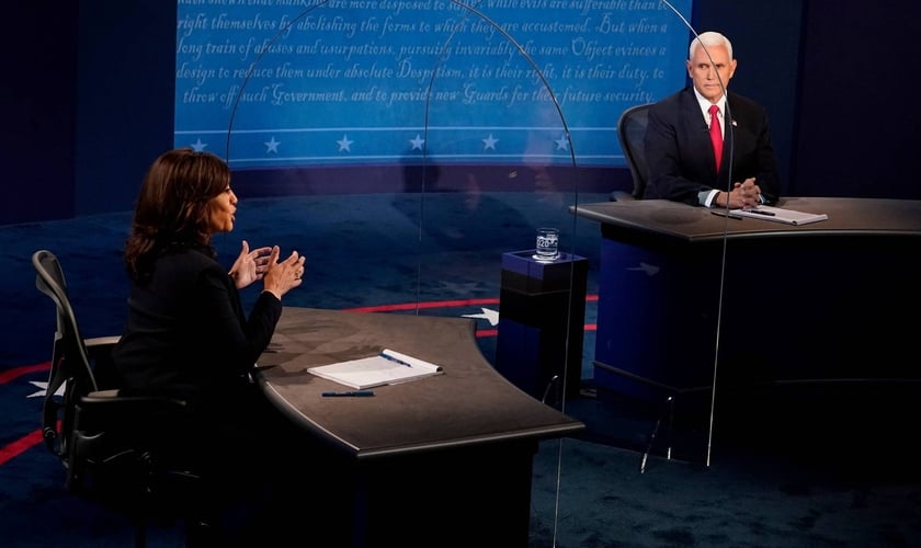 Kamala Harris (à esquerda) e Mike Pence, candidatos à Vice-Presidência dos EUA participam de debate em Salt Lake City, em Utah. (Foto: Morris Gash / Reuters)