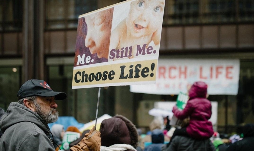 Pró-vidas fazem passeatas contra o aborto, nos EUA. (Foto: Reprodução / Instagram)