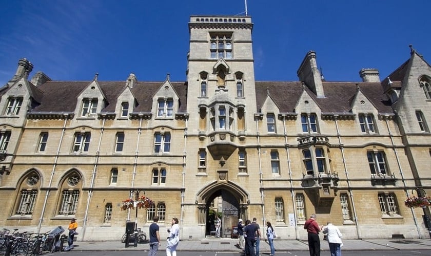 Prerrogativa de ensino bíblico na Oxford Inter-Collegiate Christian Union foi defendido por Instituto Cristão. (Foto: Reprodução / iStock)