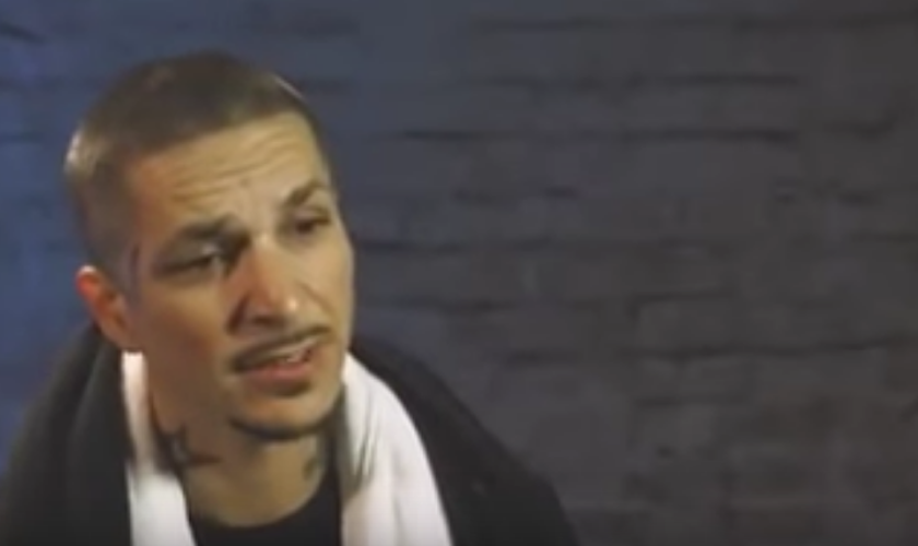 Cesar Carballo relata seu testemunho de vida. (Foto: Reprodução / YouTube)