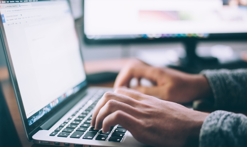 : Internet tem servido de canal para evangelização. (Foto: Glenn Carstens Peters / Unsplash)