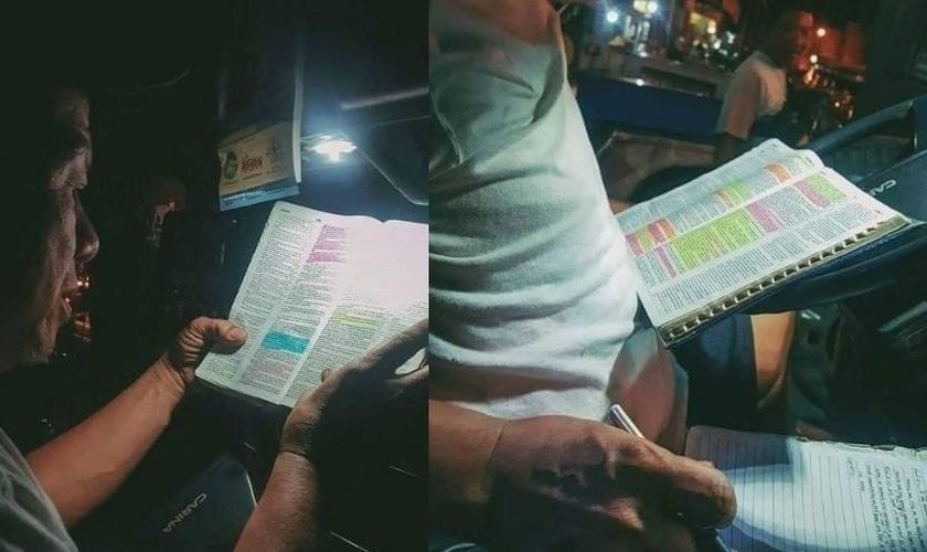 Motorista estuda a Bíblia enquanto aguarda passageiros, nas Filipinas. (Foto: Reprodução / GOD TV)