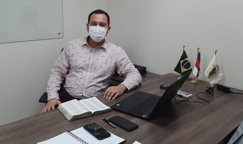 Vereador Raiff Matos, em seu gabinete na Câmara Municipal de Manaus. (Foto: Reprodução / A Crítica)