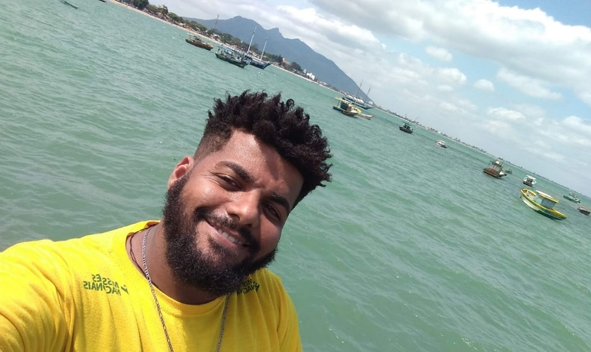 Leonardo dos Santos foi liberto e hoje vive uma nova vida com Cristo. (Foto: Junta de Missões Nacionais/Divulgação).