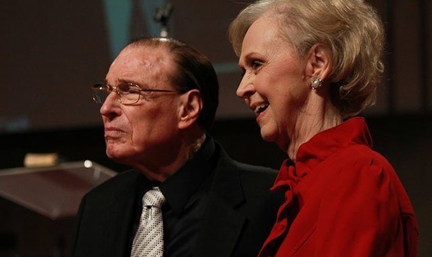 O pastor Bob Nichols e sua esposa Joy Nichols. (Foto: Reprodução / UGCN)