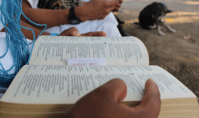Na Colômbia, os valores cristãos batem de frente com a ideologia de guerrilheiros e grupos armados. (Foto: Portas Abertas)