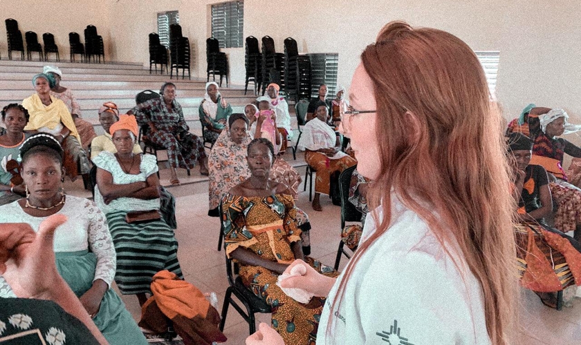A enfermeira atendeu sozinha cerca de 170 mulheres durante a expedição missionária do CACEMAR. Foto: Divulgação/CACEMAR).