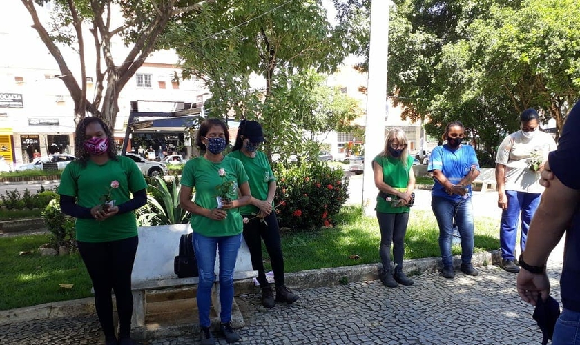 A ação foi feita em homenagem ao Dia Internacional da Mulher. (Foto: IASD Central de Colatina)